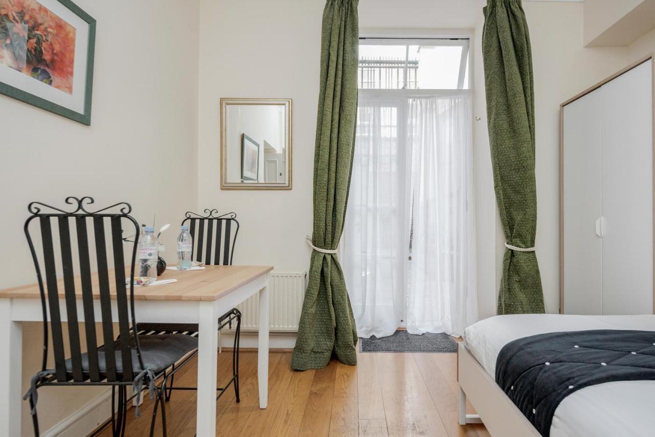 Oxford Street Homestay Londra Exterior foto